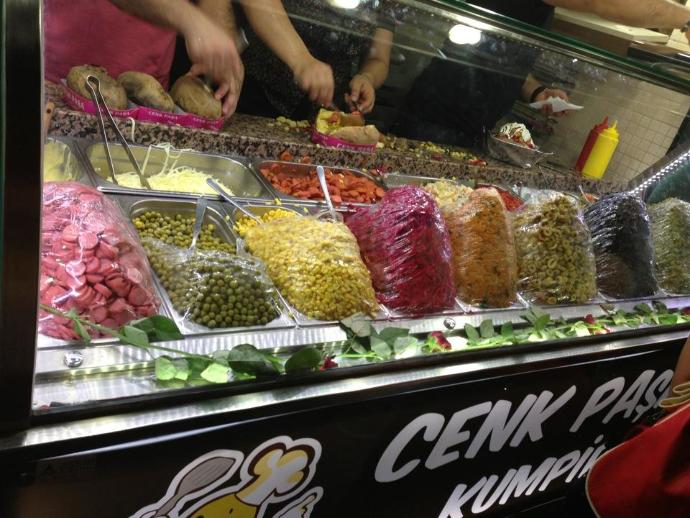 İstanbul ortaköy den selamlar kumpir yiyorum var mı yemek isteyen resimli?