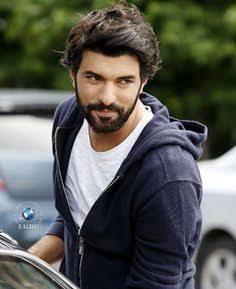 Engin Akyürek mi daha yakışıklı yoksa Mehmet Akif Alakurt mu?