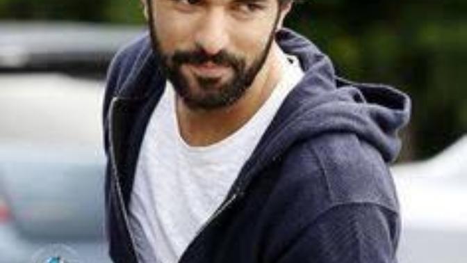 Engin Akyürek mi daha yakışıklı yoksa Mehmet Akif Alakurt mu?