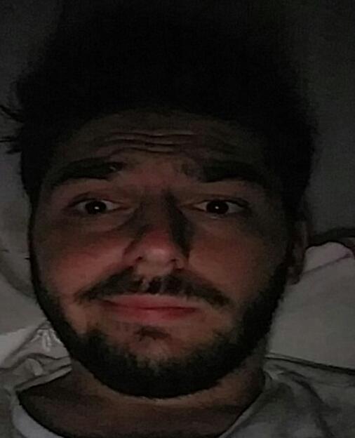 Arkadaşlar yüzümün bu fotodaki gibi geniş olmasi için ne yapmam lazım 😅 ?