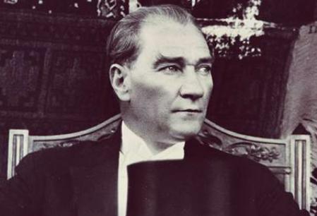 Çinde Atatürkün hayatı zorunlu ders olarak okutulmaktadır. Bu konu hakkında düşünceleriniz nelerdir?