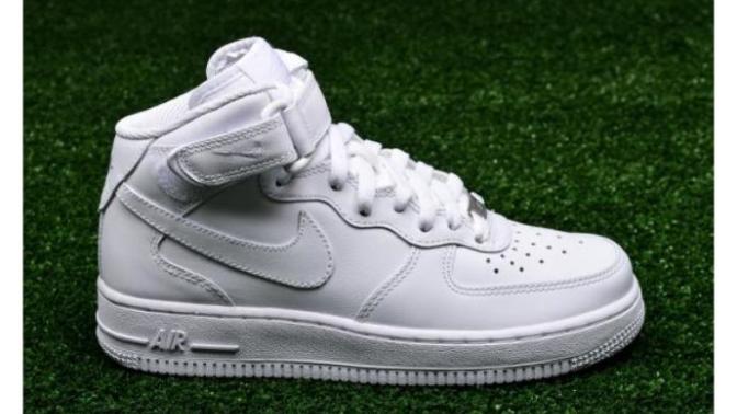 Nike Air Force 1 Mid 07 Leather siyah mı beyaz mı?