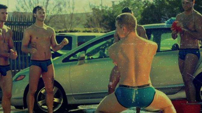 Twerk yapmak istiyorum. Nasıl yapılır bilen var mı?