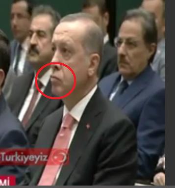 Erdoğan birini dinlerken neden hep böyle dudak büzüyor dikkat ettiniz mi(foto ayrıntıda)?