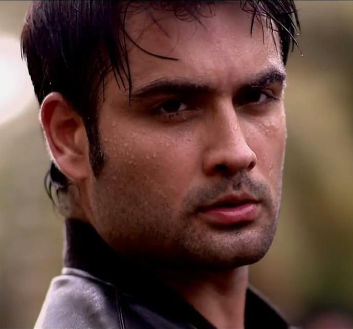 Taktım bu adama Vivian Dsena çok yakışıklı değil mi?