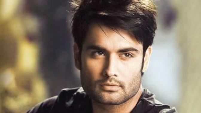 Taktım bu adama Vivian Dsena çok yakışıklı değil mi?