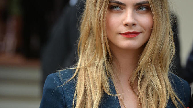 Cara Delevingne Sizce Güzel Mi (Resimli)?