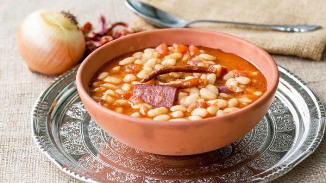 Kuru fasulyenin yanına pilav harici ne yapılır?