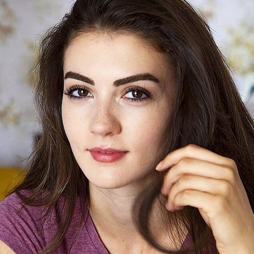 Erkekler, sizce hangi kızın 'dudağı' daha güzel (yüz güzelliğini demiyorum sadece dudaklar)?