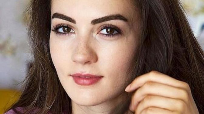 Erkekler, sizce hangi kızın 'dudağı' daha güzel (yüz güzelliğini demiyorum sadece dudaklar)?