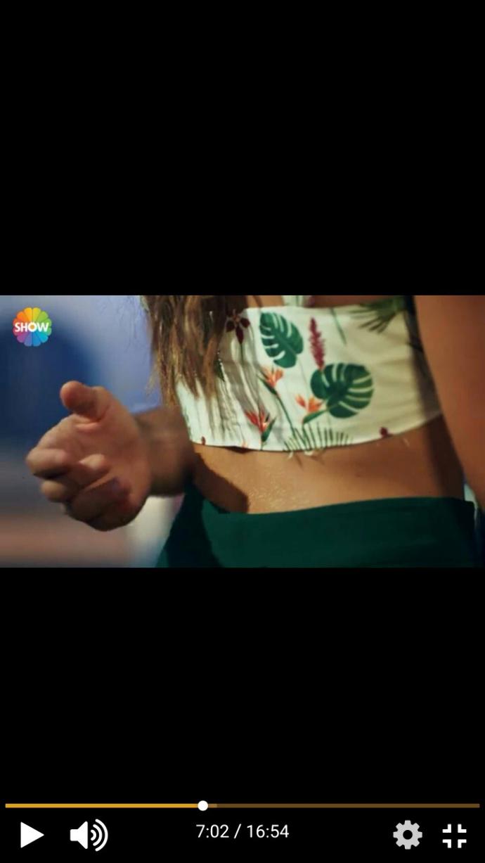Hande Erçel in sırt kılları??