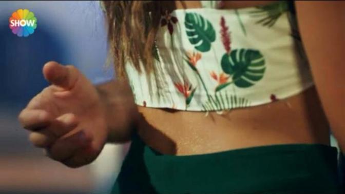 Hande Erçel in sırt kılları?