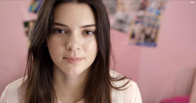 Kendall Jenner makyajsız çok çirkin değil mi?