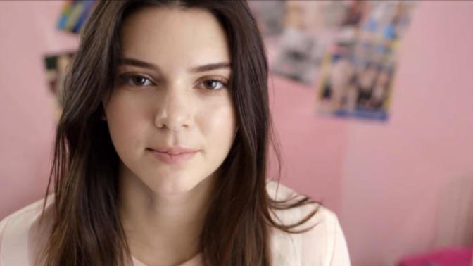 Kendall Jenner makyajsız çok çirkin değil mi?