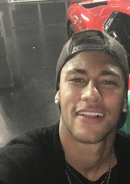 Sizce Neymar yakışıklı mı?