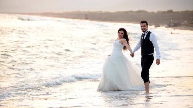 Deniz kenarında düğün fotoğrafları çektirir misin?