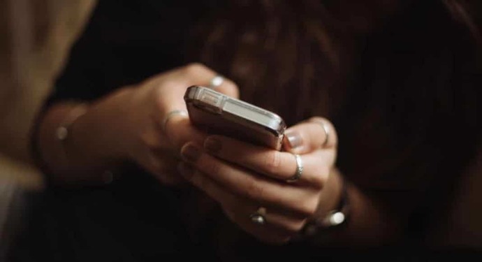 Erkekler Neden Telefonunu Saklar? 