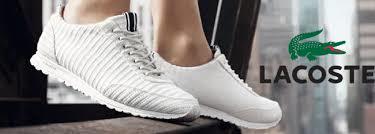 Sorum kızlara gelinlik altına spor ayakkabı giyermisiniz yeni moda oldu herkes giymeye başladı siz giyermisiniz?