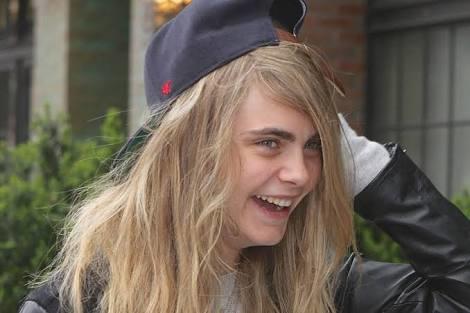 Cara Delevingne çok erkeksi bir yüzü yok mu?