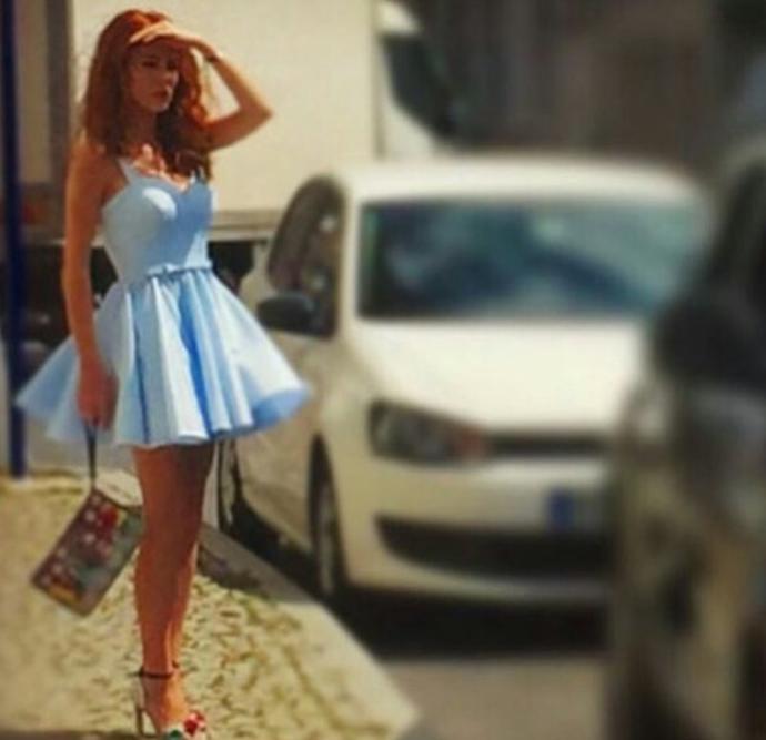 Sizce hangi elbise daha güzel?