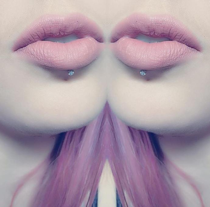 Labret piercing nasıl sizce? (Resimli) Labret piercingi olan kız hakkında ne düşünürsünüz?