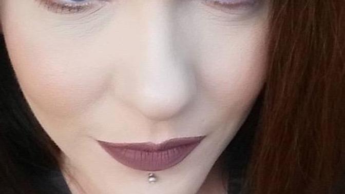 Labret piercing nasıl sizce? (Resimli) Labret piercingi olan kız hakkında ne düşünürsünüz?