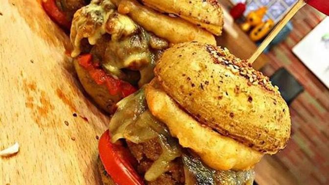 Arkadaşlar bu tarz hamburgerleri nasıl yiyosunuz?