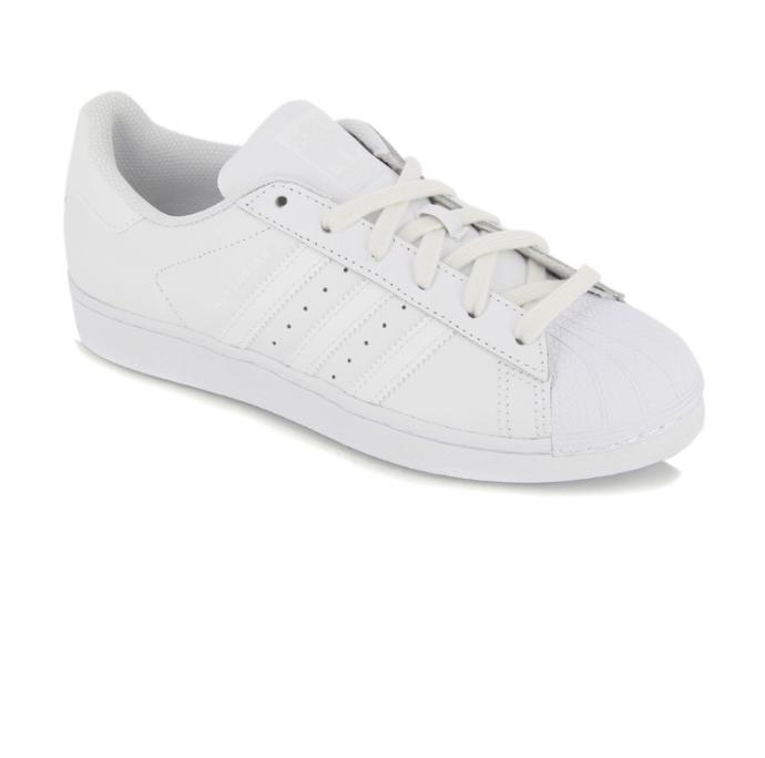Adidas süperstar mı team court mu?