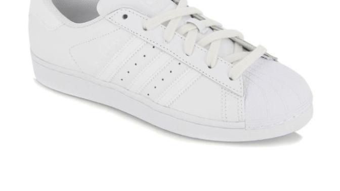 Adidas süperstar mı team court mu?