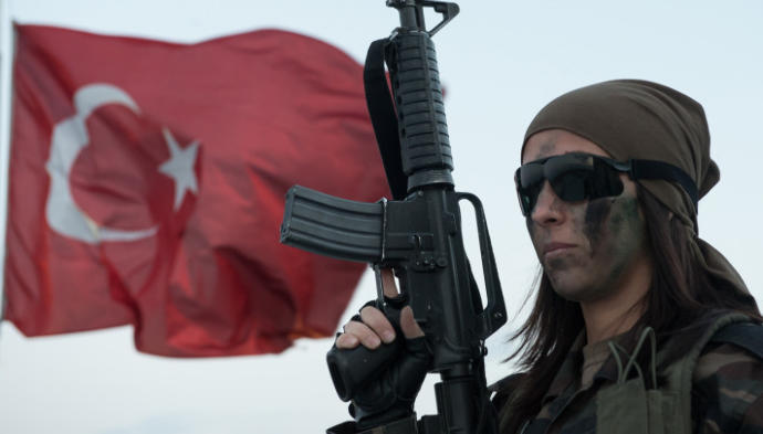 Sizce Türk kadını askere gitmeli mi?