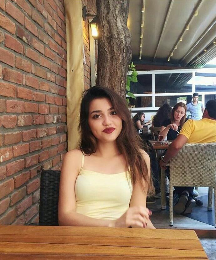 Hande Erçel'in Küçük Versiyonu Çıkmış😭?