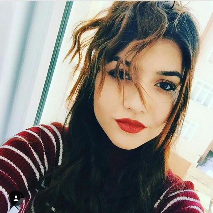 Hande Erçel�in Küçük Versiyonu Çıkmış ? KizlarSoruyor