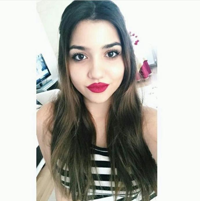 Hande Erçel'in Küçük Versiyonu Çıkmış😭?
