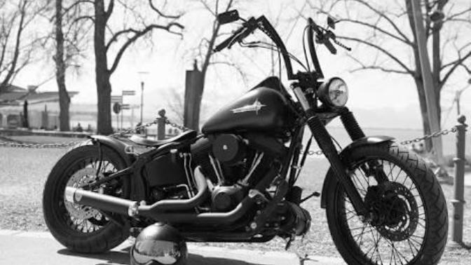 Harley süren kadın?