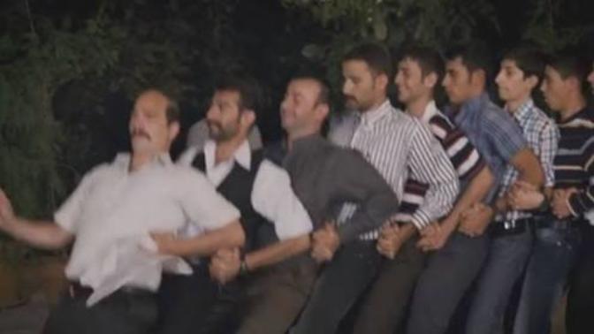 Aileniz sizi zorla düğüne götürüyor mu? Gitmemek için ne dersiniz ailenize :D?