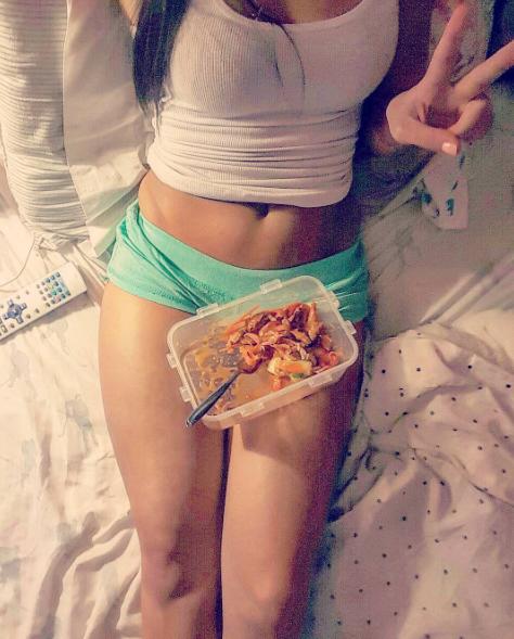 Gece gece tavuk yiyorum kilo yapar mı? (resimli) ?