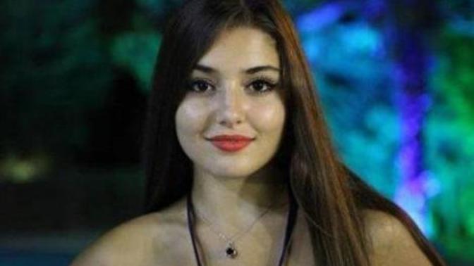 Arkadaşim bu hatun nedir ya afet-i devran midir nedir?
