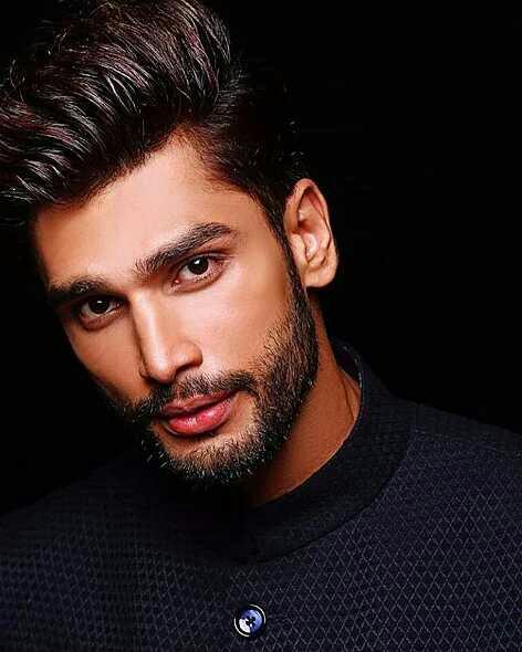 Dünyanın en yakışıklı erkeği seçilen Rohit Khandelwal hakkında ne düşünüyorsunuz?