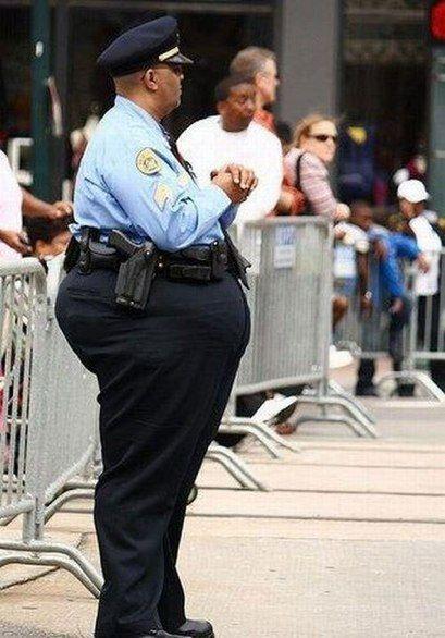 Türk polisine şişman diyen kız hiç amerikan polisi görmedimi?