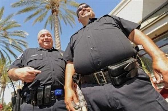 Türk polisine şişman diyen kız hiç amerikan polisi görmedimi?