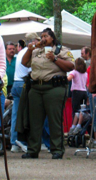 Türk polisine şişman diyen kız hiç amerikan polisi görmedimi?