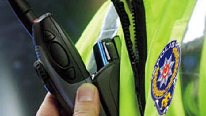 Yolda polis telsizi bulsanız naparsınız?