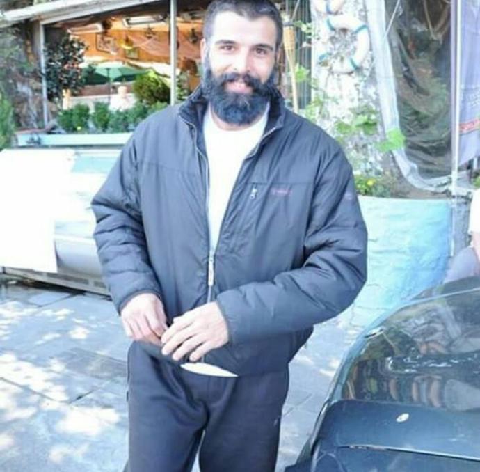 Sizcede Mehmet Akif Alakurt Bu tarzıyla Dincilere benzememiş mi?