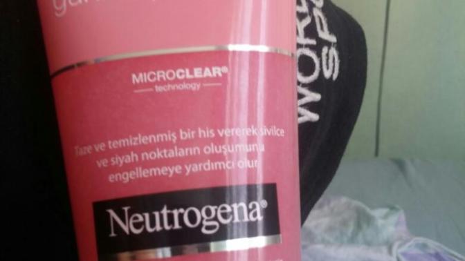 Neutrogena pembe greyfurt günlük peeling jel sivilceler için?