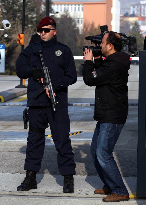 MİT'i neden bordo bereliler koruyor?