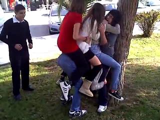 Kızlarla erkeklerin Uzun Eşşek oynaması hakkında ne düşünüyorsunuz?