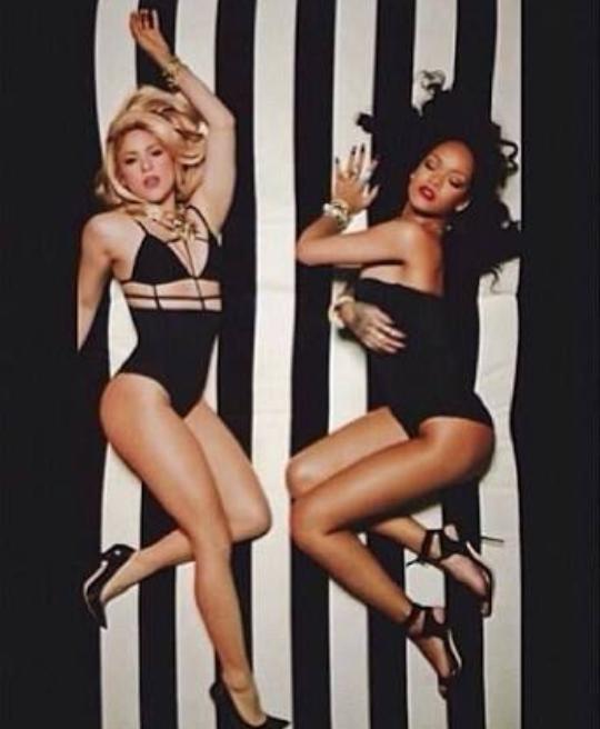 Sarışın olan Shakira mı esmet olan Rihanna mı?