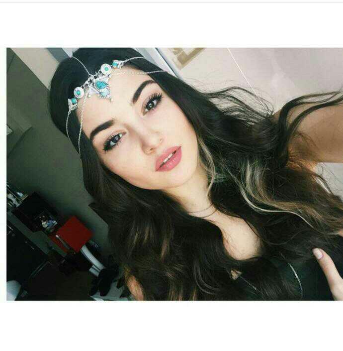 Selena Görmez Mi Hande Erçel Mi??