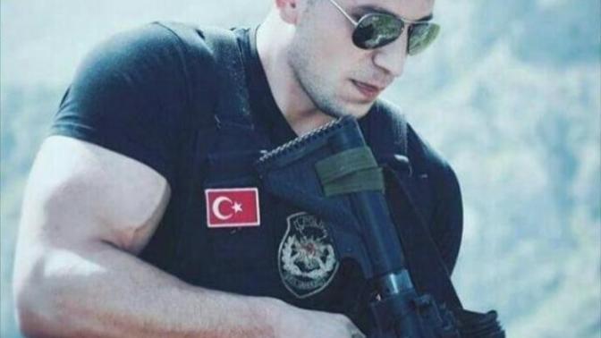 Kızlar, böyle iri yapılı erkeklerden hoşlanıyormusunuz?