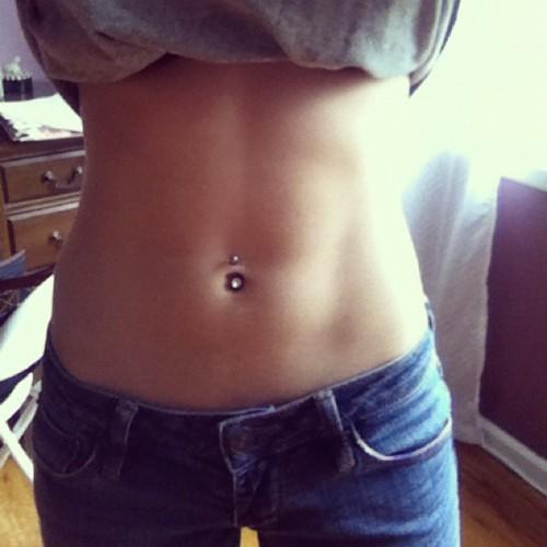 Göbekte piercing hos duruyor mu sizce???